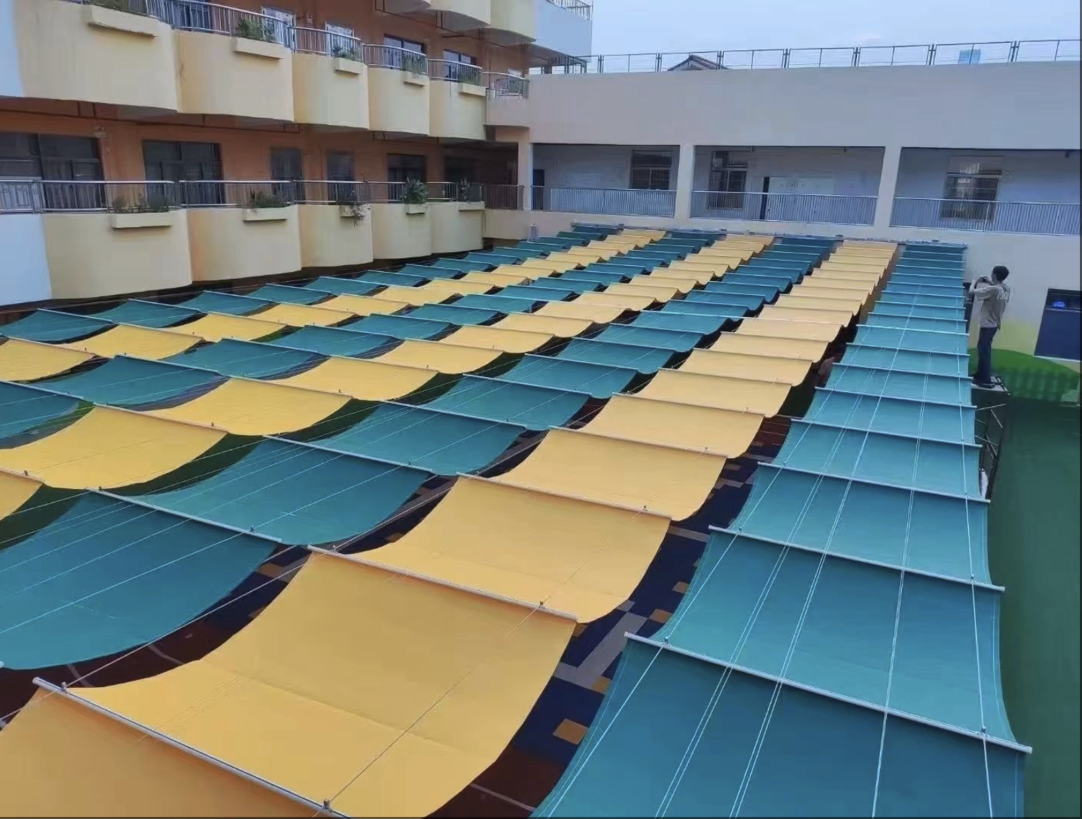 室外电动钢丝折叠遮阳篷